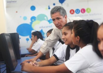VALORES Y EFICIENCIA: DOS ATRIBUTOS DE LA QUE CARECE LA POLÍTICA PERUANA