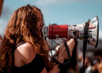 LOS MERCADERES DE LA POLÍTICA
